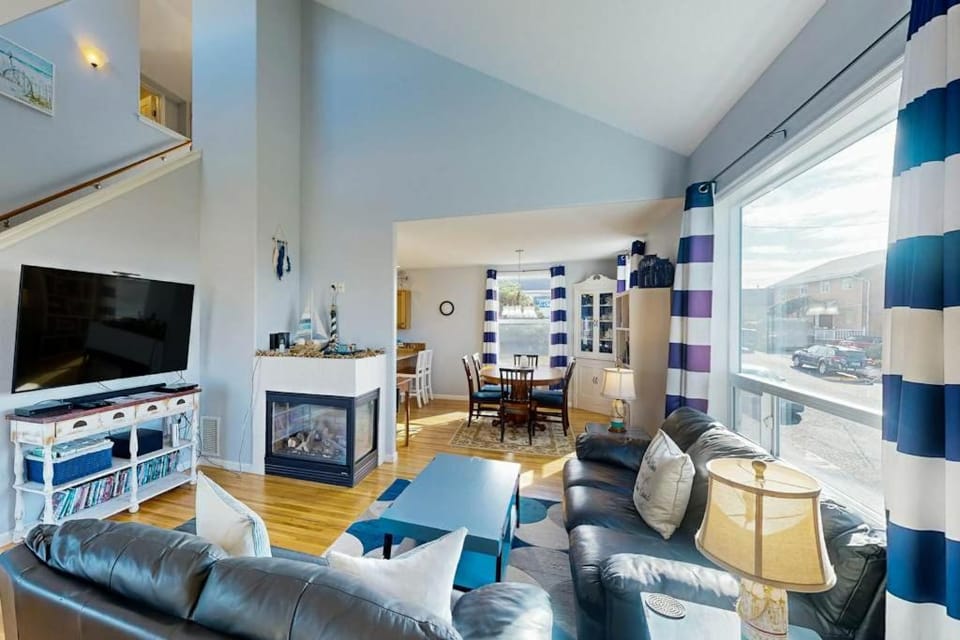3 Bed 2 Bath Vacation home in Newport House in Newport
