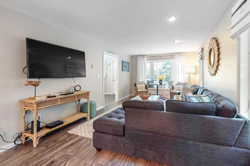 3 Bed 2 Bath Vacation home in West Tisbury House in Tisbury