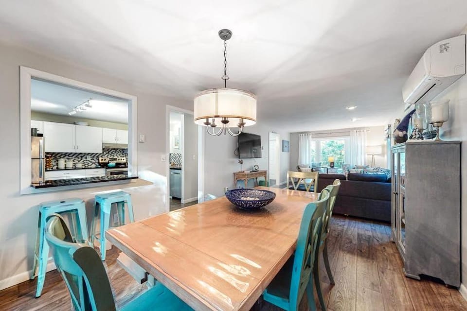 3 Bed 2 Bath Vacation home in West Tisbury House in Tisbury