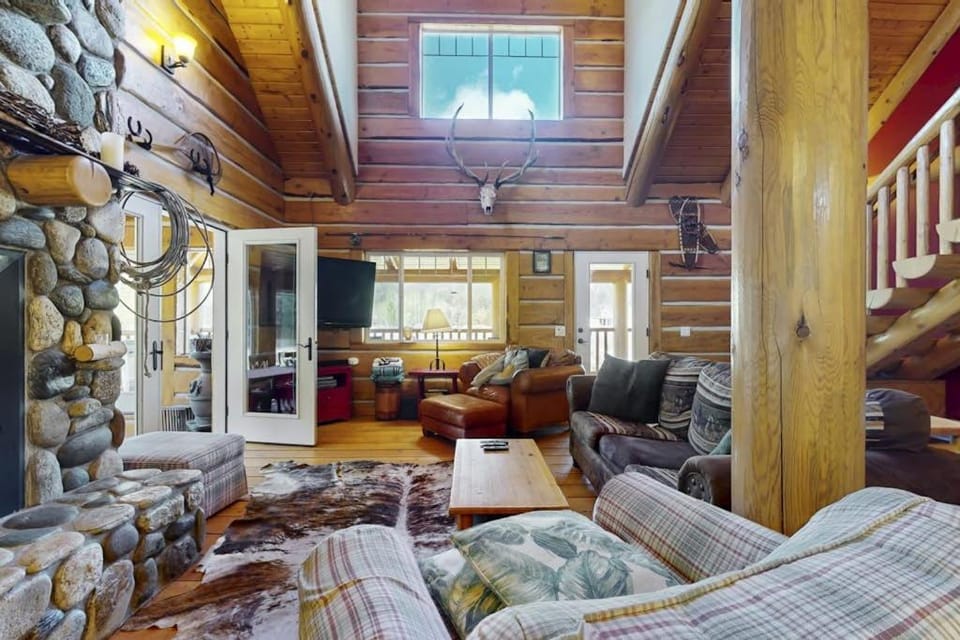 Forestside Lodge House in Washington