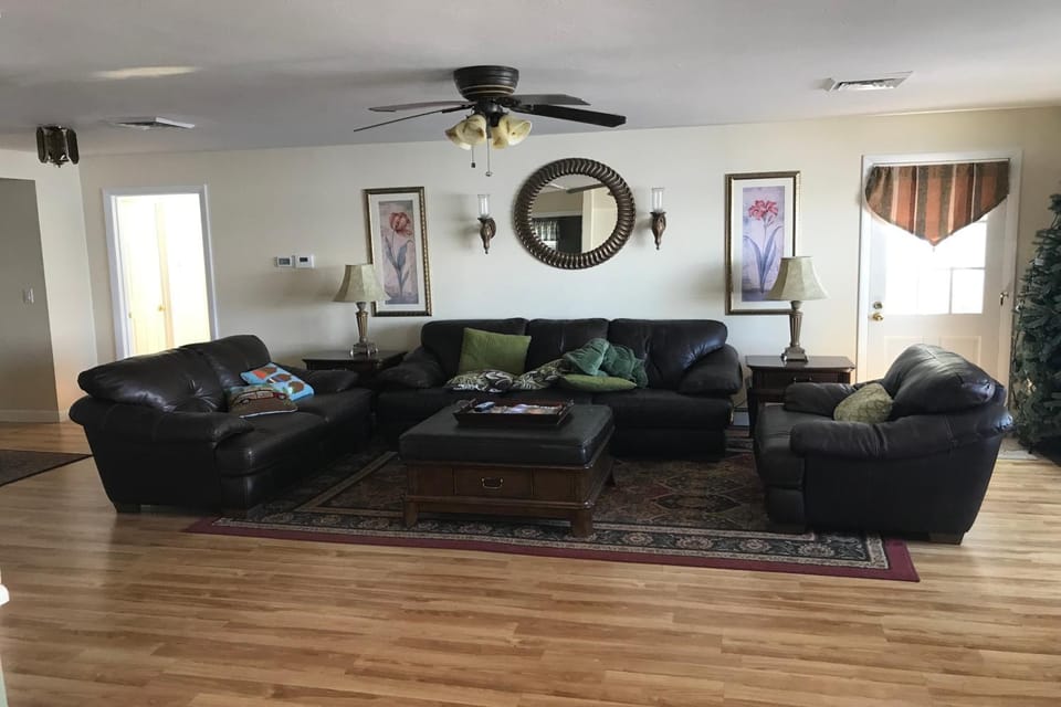 4 Bed 2 Bath Vacation home in Ossipee House in Ossipee Lake