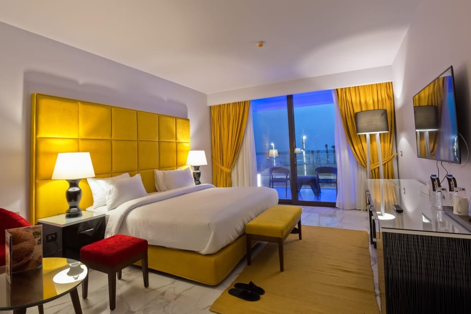 Photo of the whole room, Sea view, Sunset