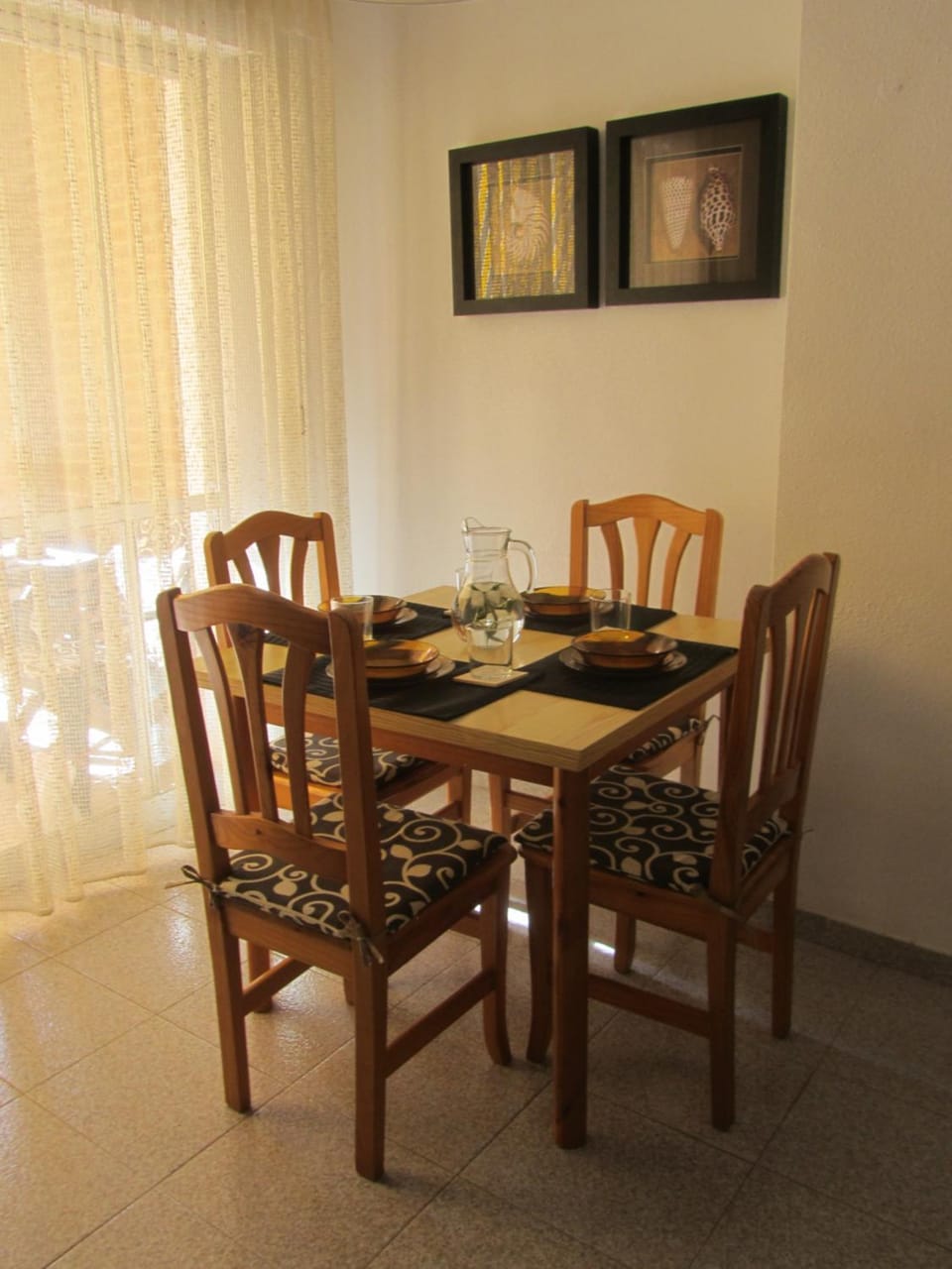 Dining area, Food