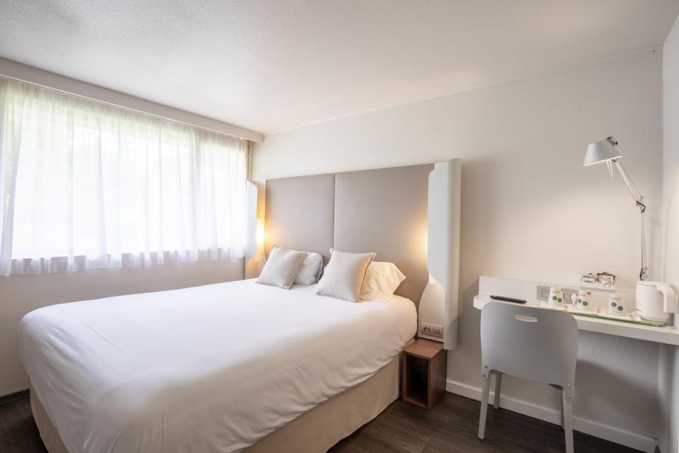 Bed, Photo of the whole room, Bedroom, hair dresser