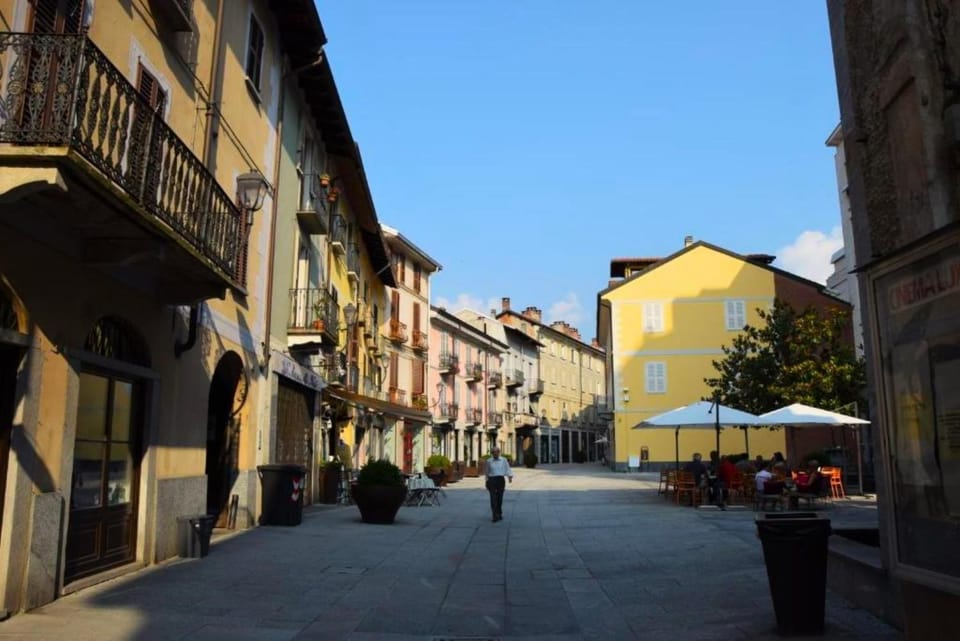 Neighbourhood, City view, Street view, Location