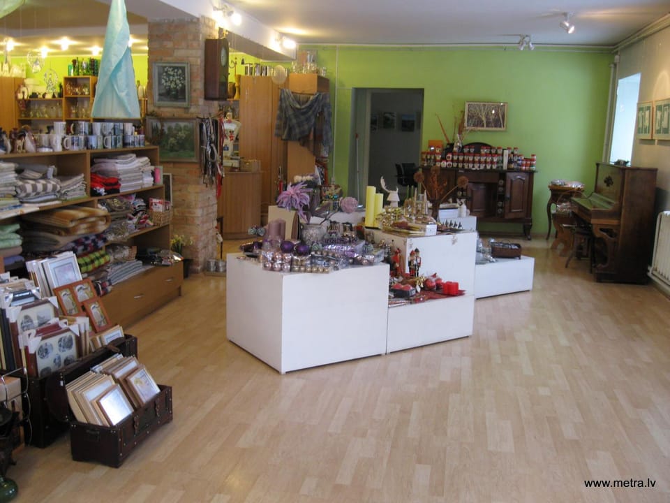 Nearby landmark, On-site shops, On site, Shopping Area