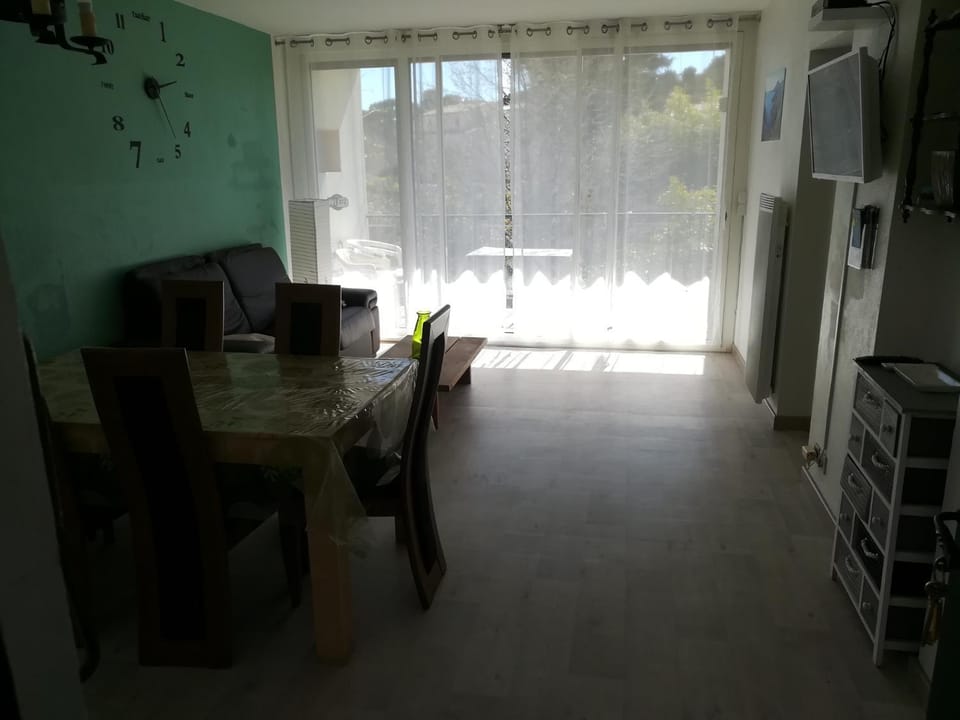 TV and multimedia, Dining area