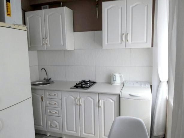СВЕТ ПАРКОВКА УКРЫТИЕ 1этаж 1ком Центр ЦУМ, пр Мира WI - FI Посуточно месяц Apartment in Ukraine