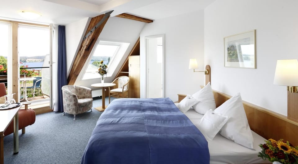 View (from property/room), Balcony/Terrace, Photo of the whole room, Bedroom