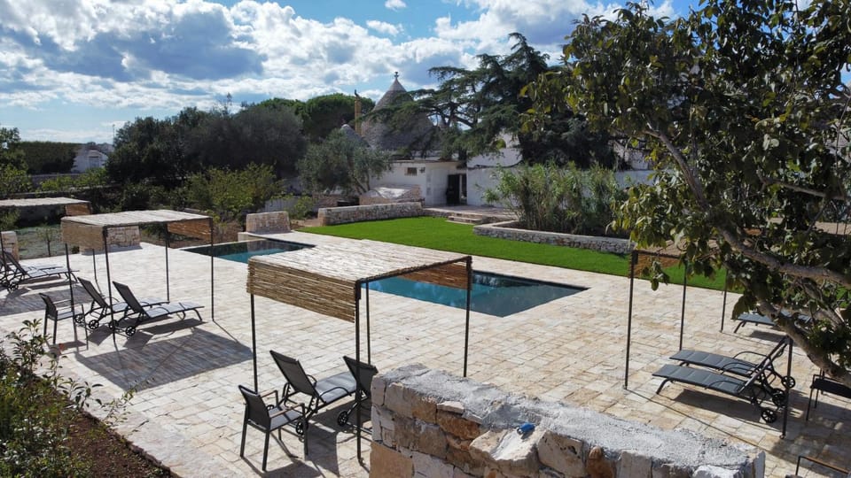 Pool view, Swimming pool, sunbed