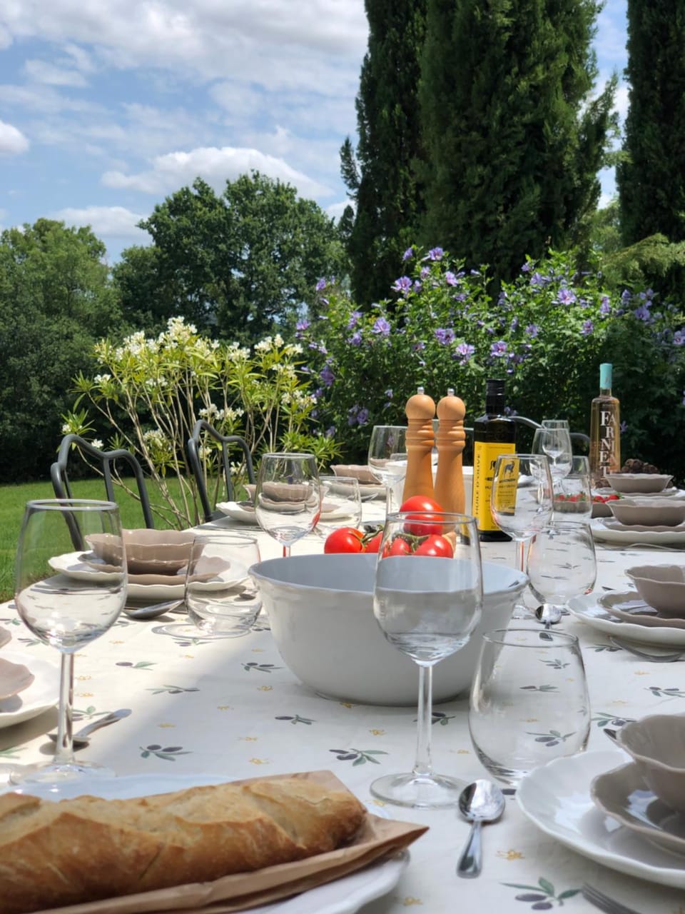 Food and drinks, Dining area, Garden view
