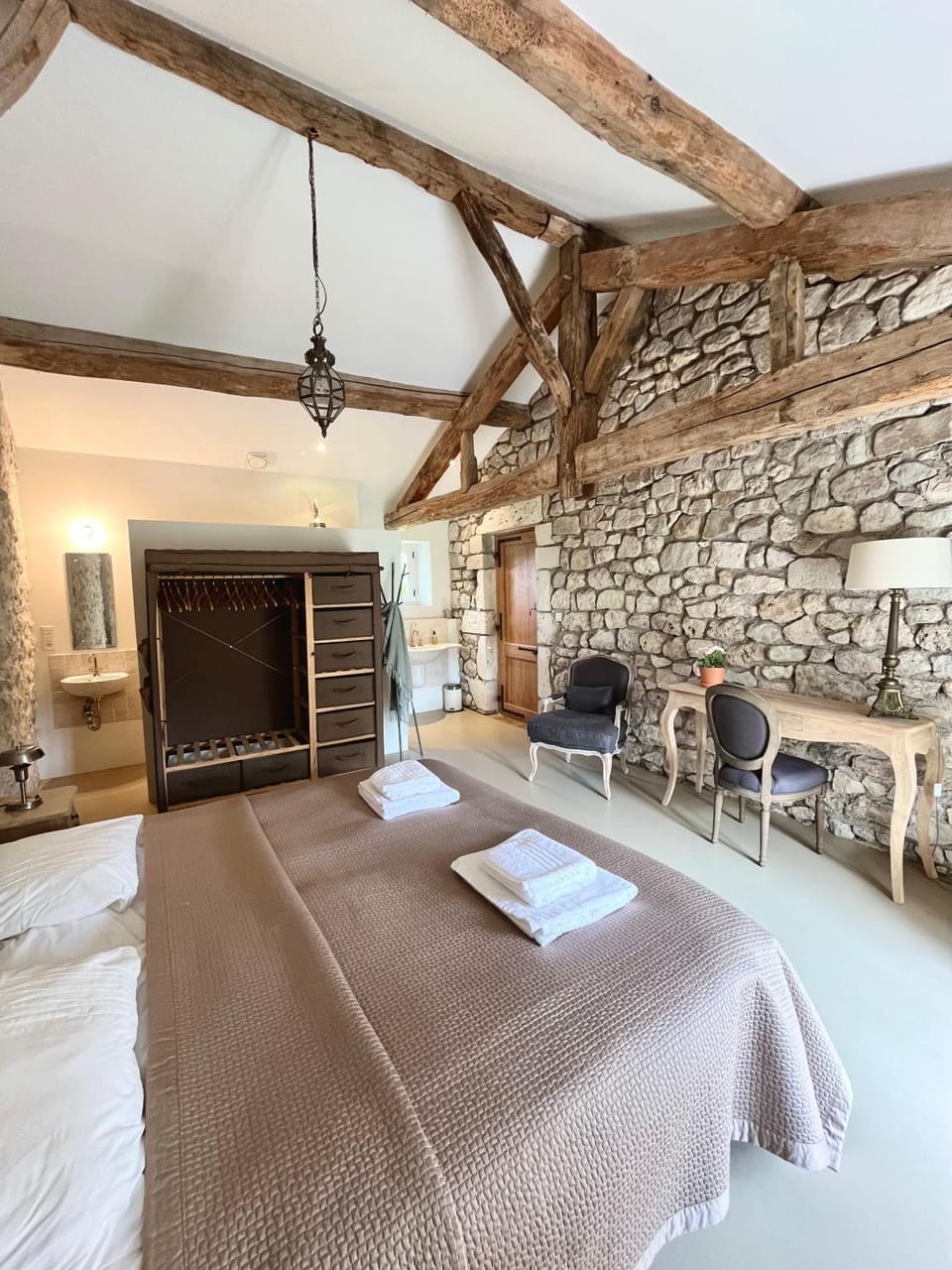 Exclusive guest wing of 14th-century manor with pool & panoramic views House in Nouvelle-Aquitaine
