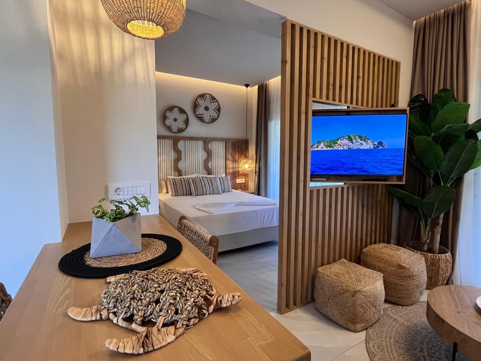 TV and multimedia, Seating area, Bedroom