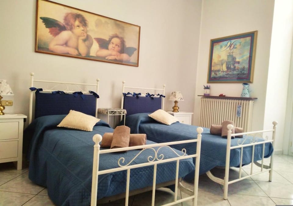 Bed, Other, Photo of the whole room, Bedroom