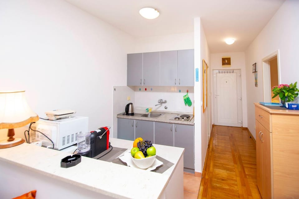 Coffee/tea facilities, kitchen
