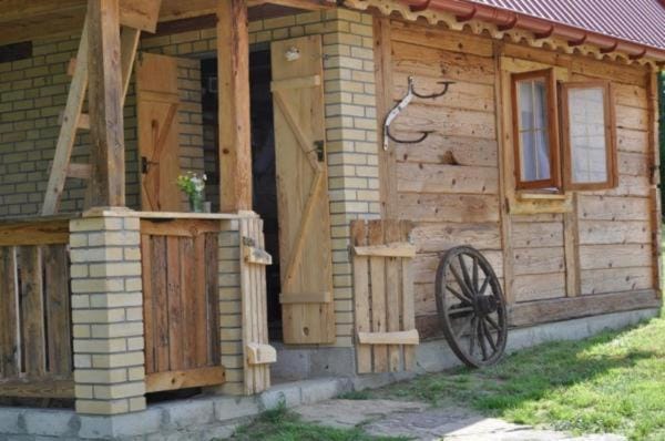 Property building, Day