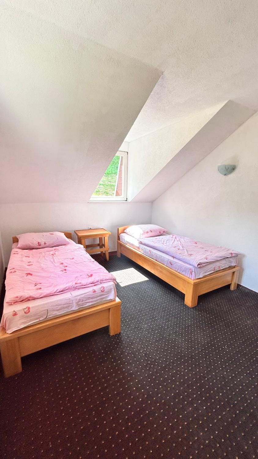 Photo of the whole room, Bedroom