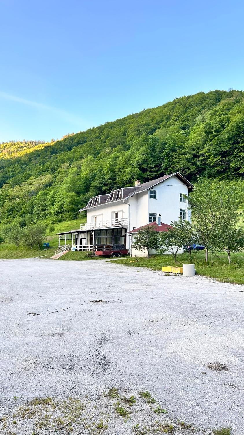 Property building, Natural landscape, Mountain view