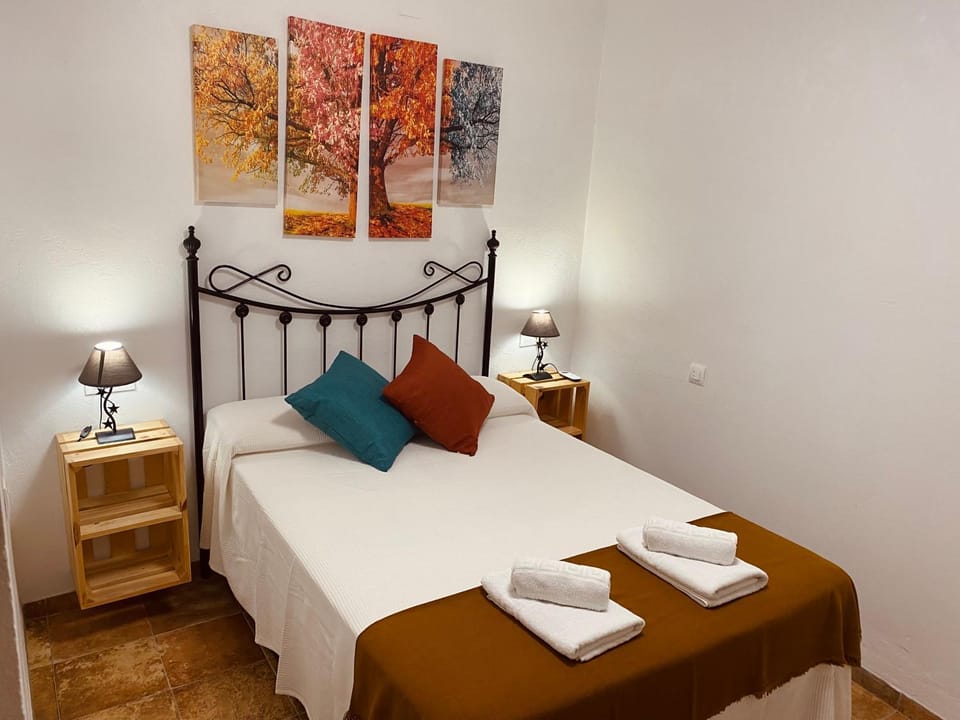 Bed, Photo of the whole room, Bedroom