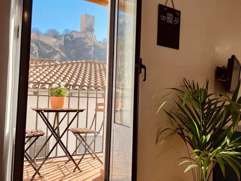 Balcony/Terrace, Mountain view