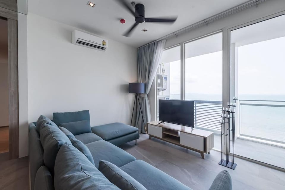Luxury 3BR Beachfront - Veranda Residence Pattaya Apartment in Pattaya City
