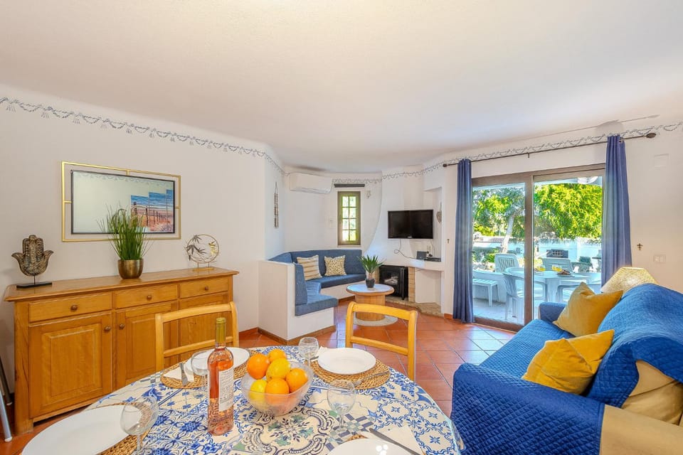 Communal lounge/ TV room, TV and multimedia, Balcony/Terrace, Living room