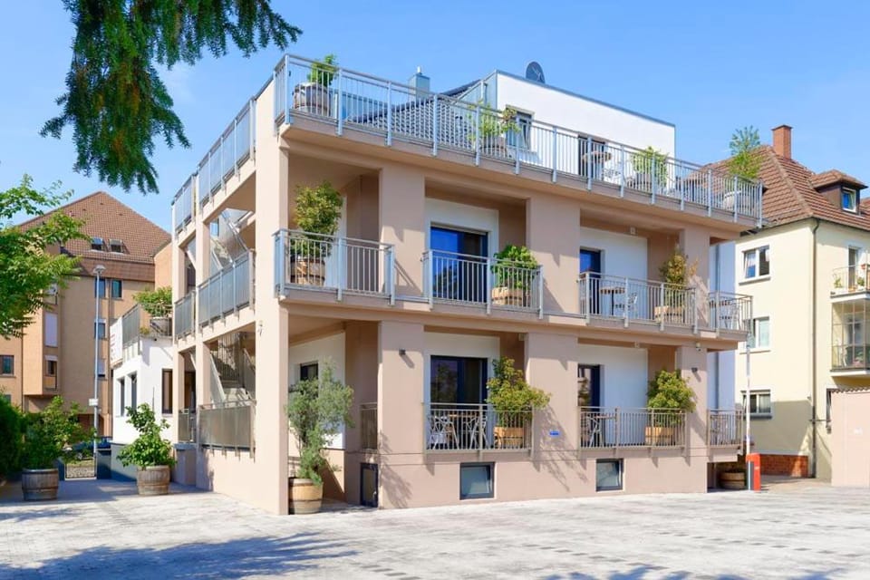 Property building, Neighbourhood, Balcony/Terrace, Parking