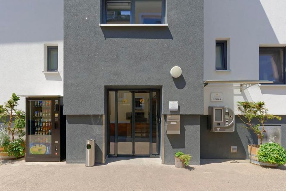 Facade/entrance, Lobby or reception, Drinks