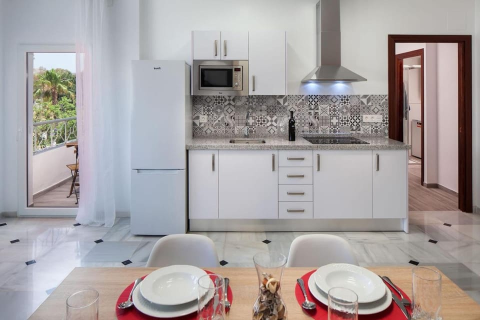 Coffee/tea facilities, Kitchen or kitchenette, Dining area