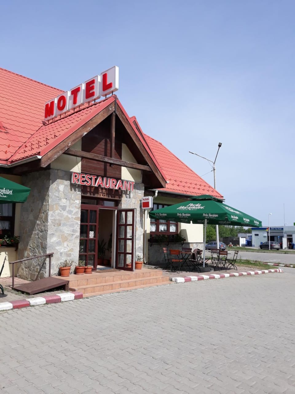 Facade/entrance