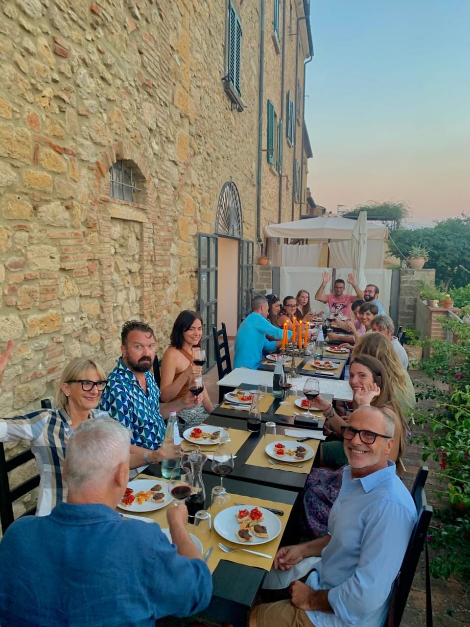 Balcony/Terrace, Food and drinks, Dining area, Guests, group of guests