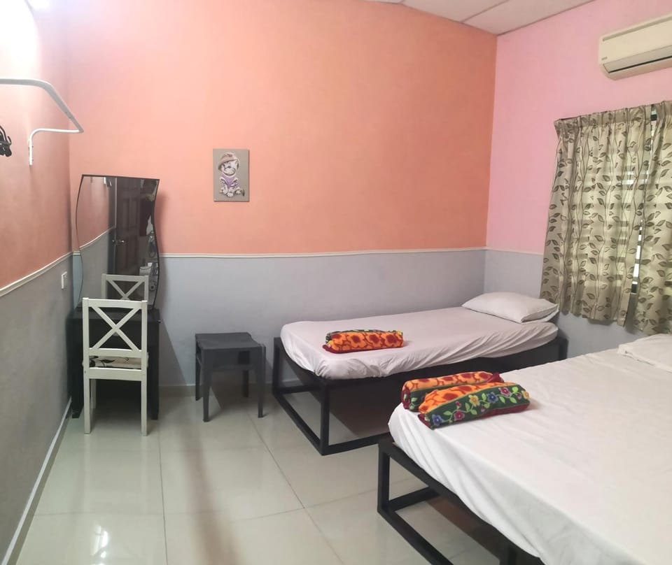Bed, Photo of the whole room, Bedroom, air conditioner