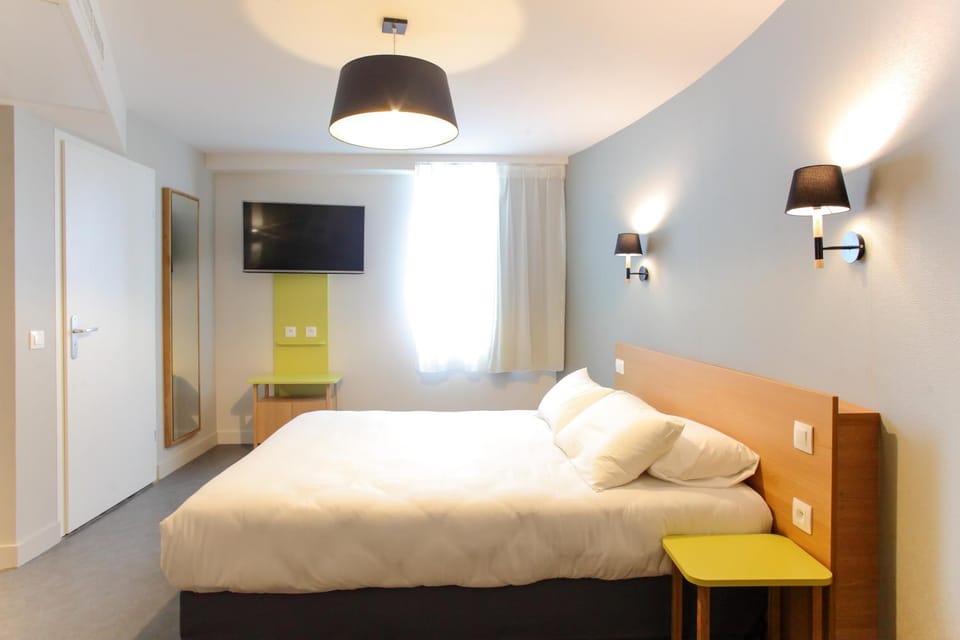 Bed, Decorative detail, Seating area, Bedroom