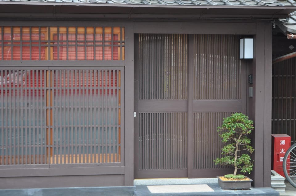 Property building, Facade/entrance