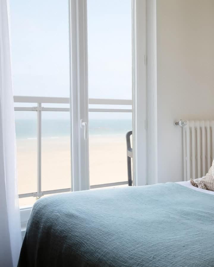 Bed, Bedroom, Sea view
