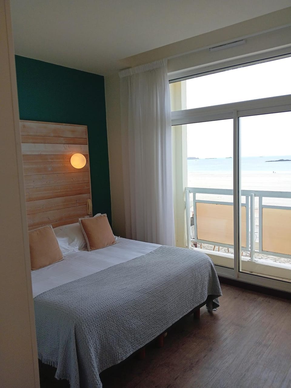 Bed, Photo of the whole room, Bedroom, Sea view