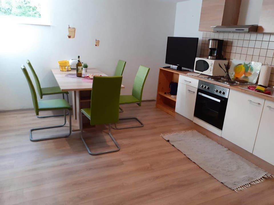 Souterrain Apartment Laatzen Apartment in Hanover