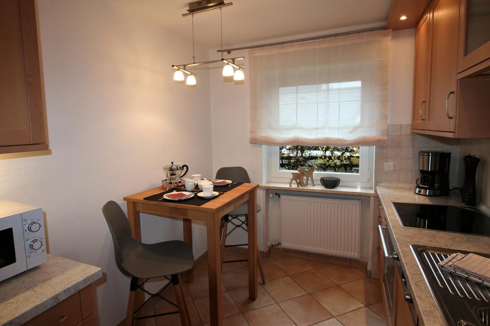 Coffee/tea facilities, Kitchen or kitchenette, Dining area