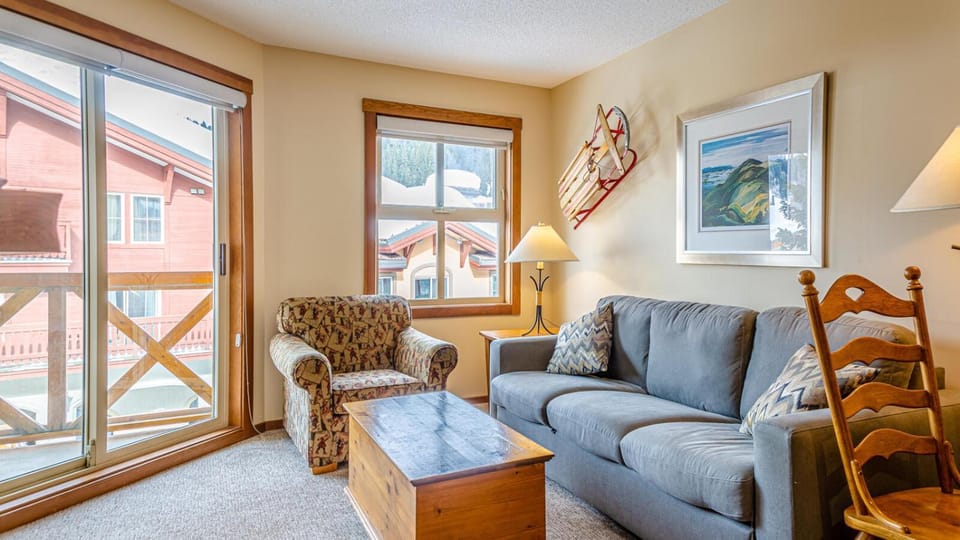 Fireside Lodge #315 By Bear Country Nature lodge in British Columbia