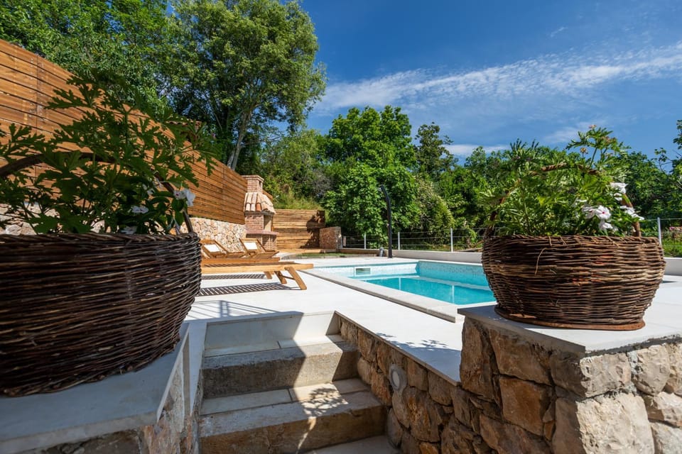 Swimming pool, Swimming pool