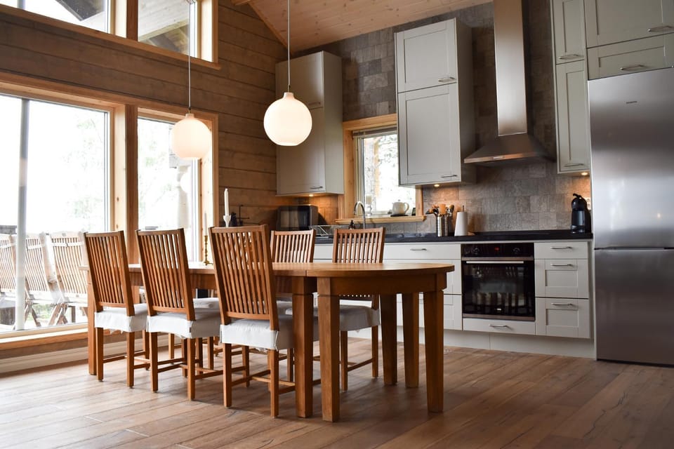 Dining area, kitchen