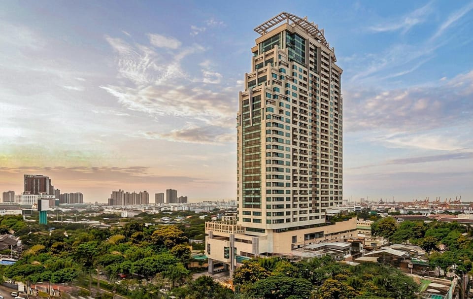 Property building, Day, City view, Location