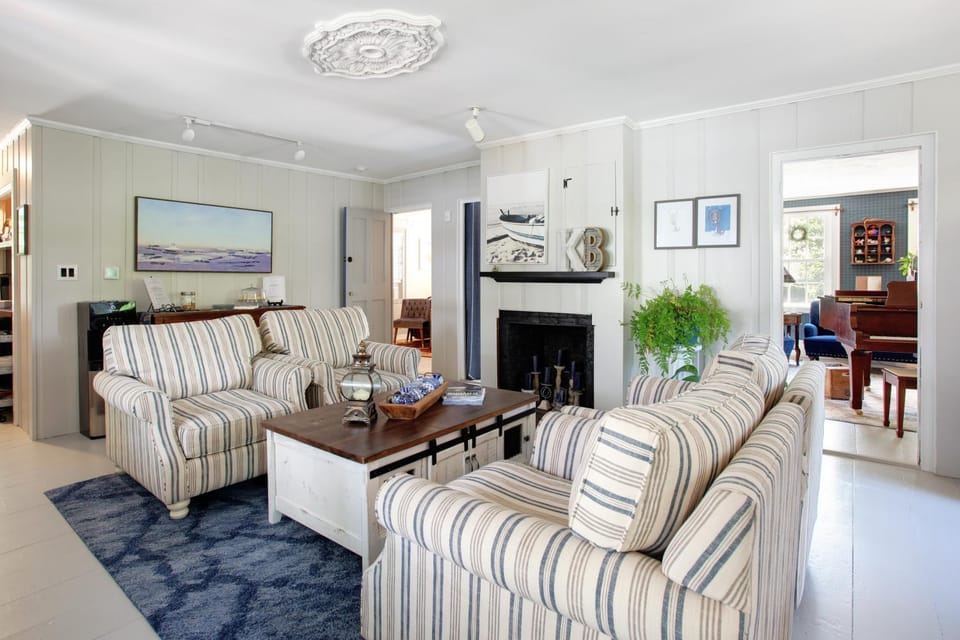 Living room, Internal: Not applicable to any particular room