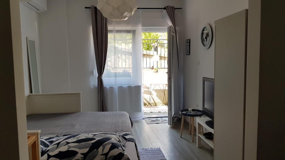 Facade/entrance, Bed, TV and multimedia, Living room, Bedroom, Garden view, Inner courtyard view, wardrobe