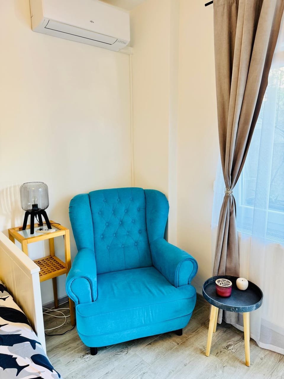 Living room, Seating area, air conditioner