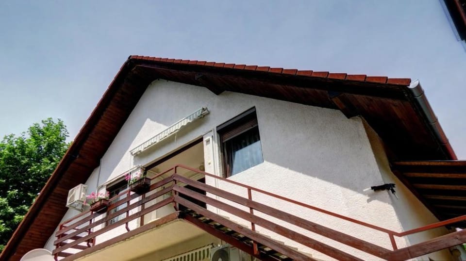 Property building, Balcony/Terrace, Balcony/Terrace, On site