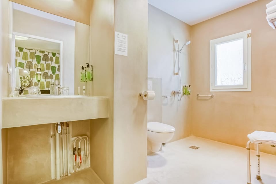 People, Bathroom
