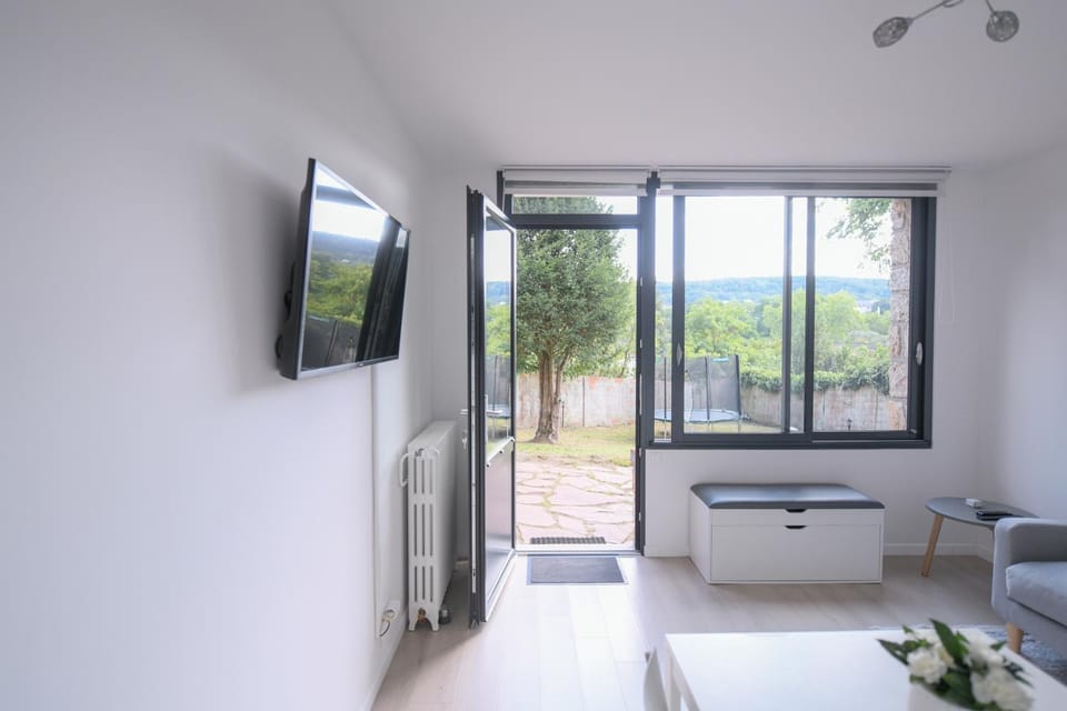 A la meulière d'Orsay, vue sur la vallée, au calme Apartment in Île-de-France
