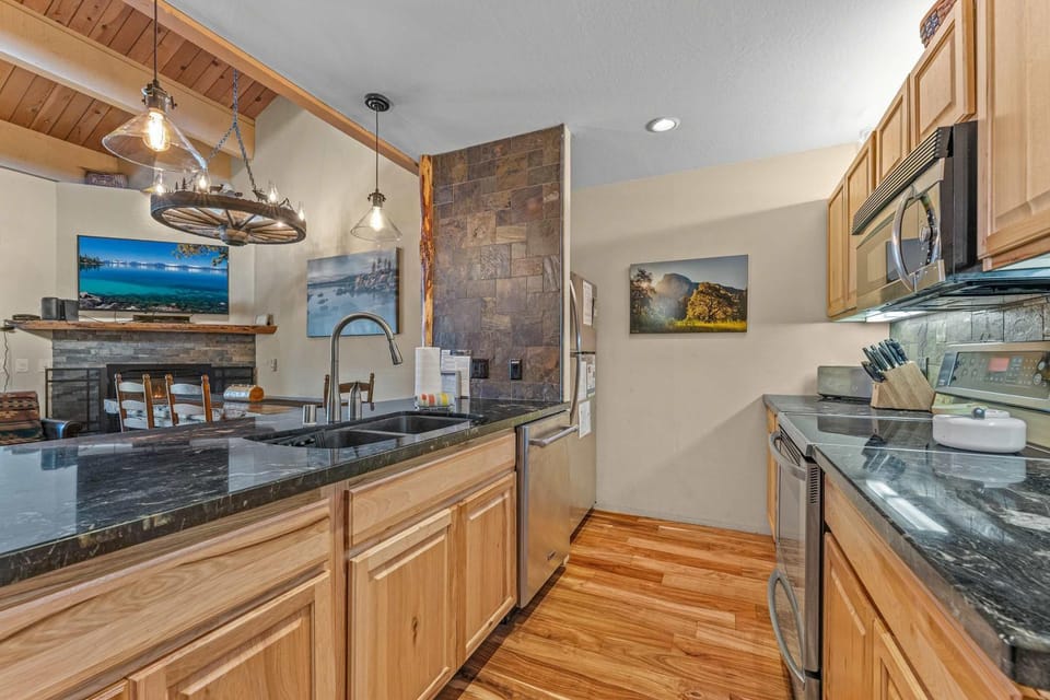 Bed-N-Bliss House in Tahoe Vista