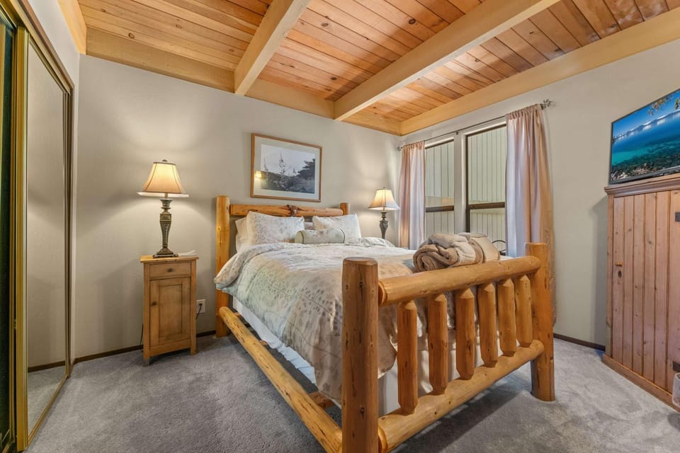 Bed-N-Bliss House in Tahoe Vista
